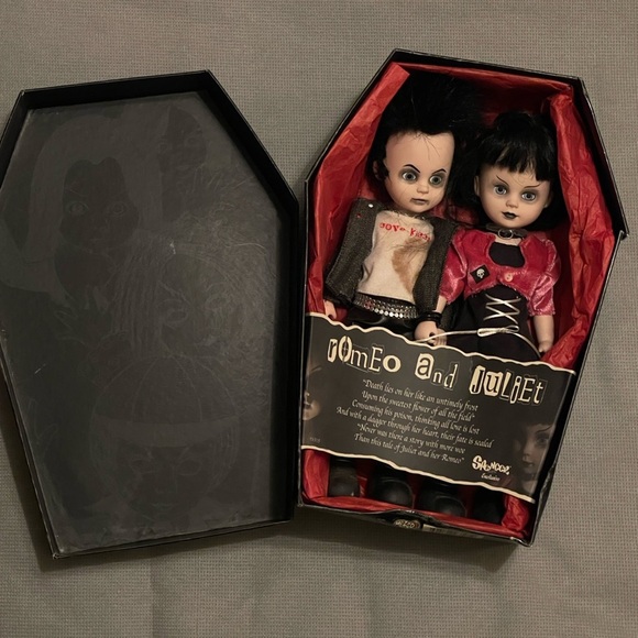 Living Dead Doll Mezco Toyz - ROMEO AND JULIET Spencer's Gifts Exclusive - MISB - Picture 1 of 5